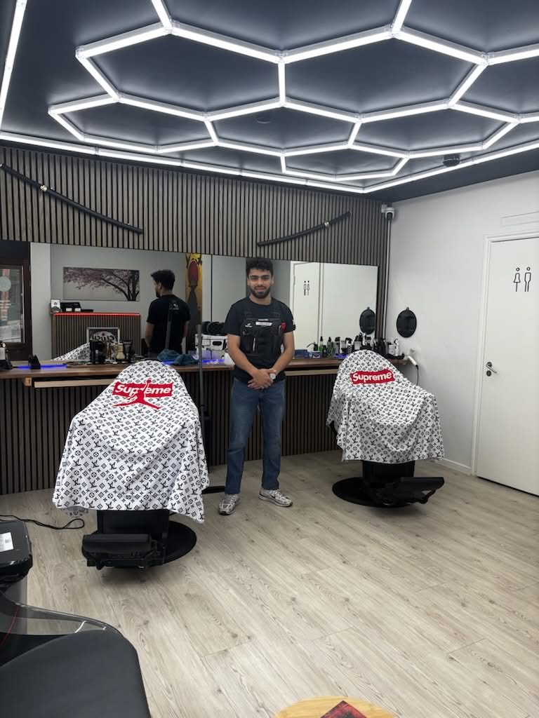 Inde i Samurai Barbershop